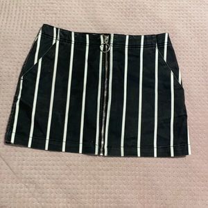Volcom zipper skirt